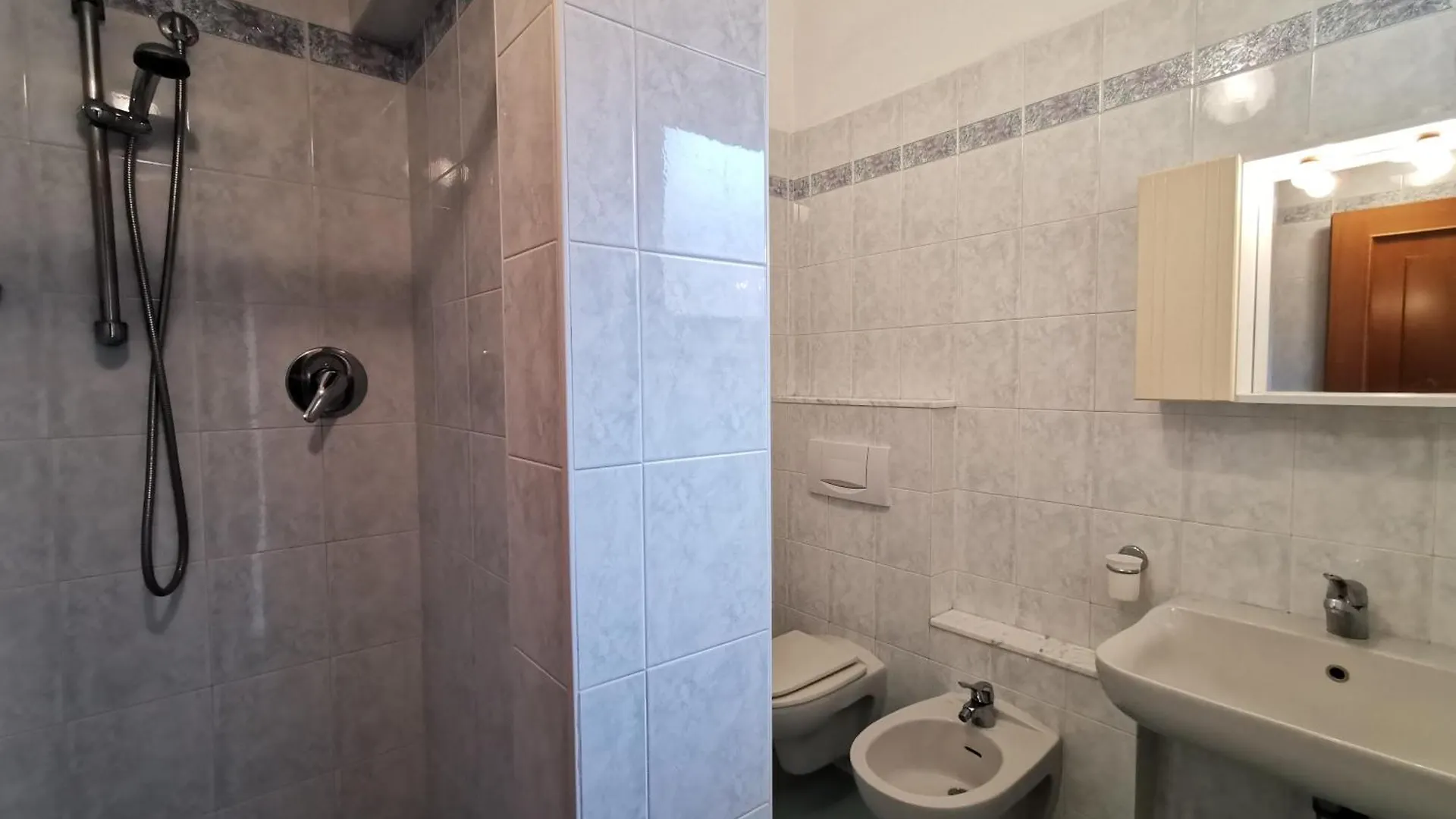 Faetani Apartments Риччоне