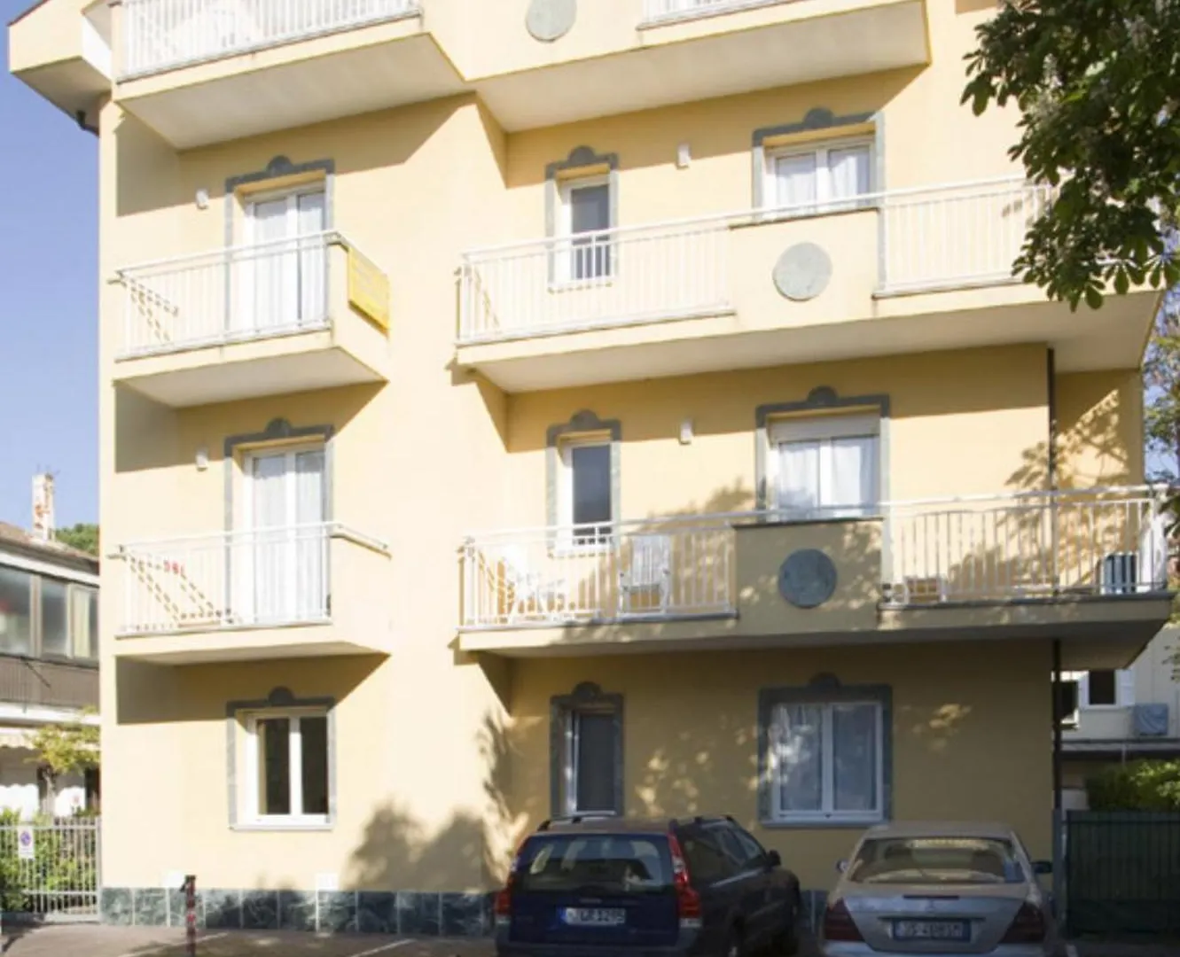 Faetani Apartments Риччоне